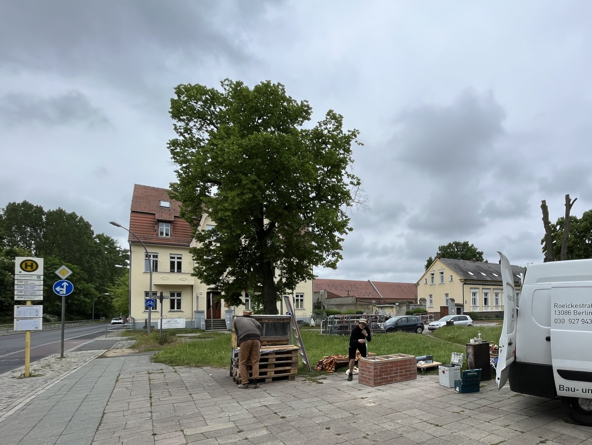 2023 05 24 blankenburger buecherbox aufbau foto sybill janetz