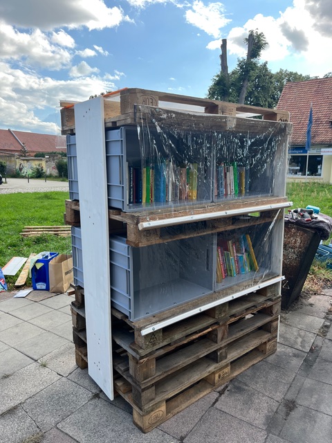 2025 08 02 Provisorische Buecherbox 
